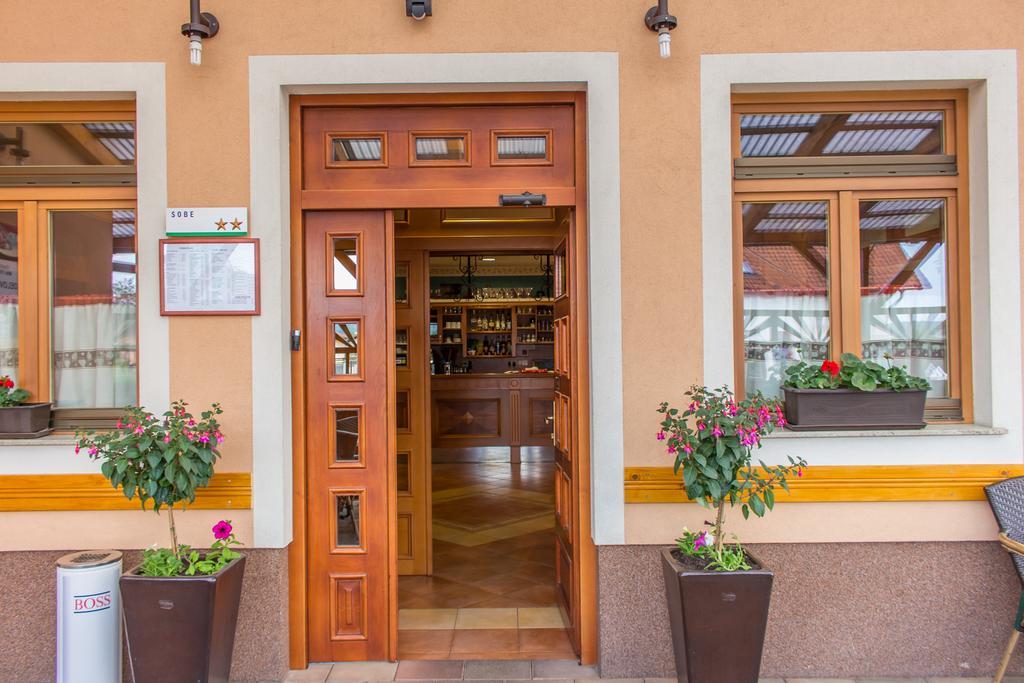 Guesthouse Beno Starše Exteriér fotografie